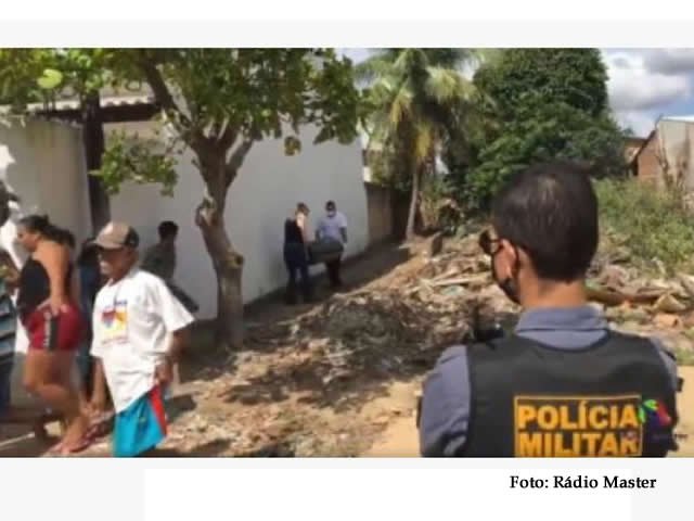Homem é encontrado morto em terreno baldio