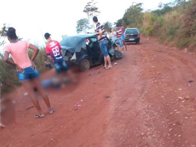 URGENTE: Fiesta fica destruído e três morrem na hora em acidente registrado em Canaã. (Fotos)