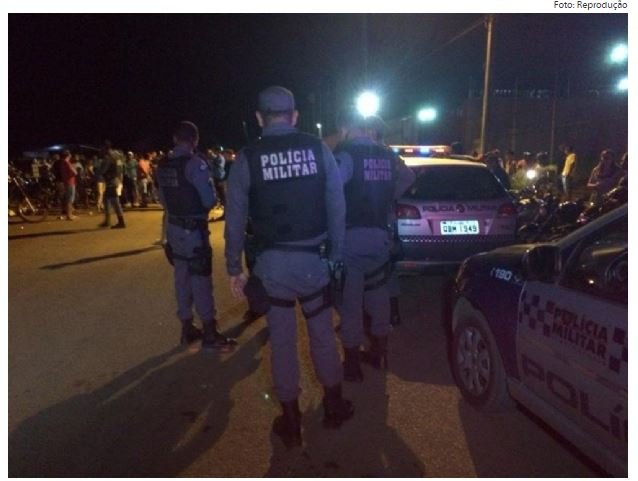 Polícia é recebida a pedradas e fecha festa do Comando Vermelho regada a álcool e drogas