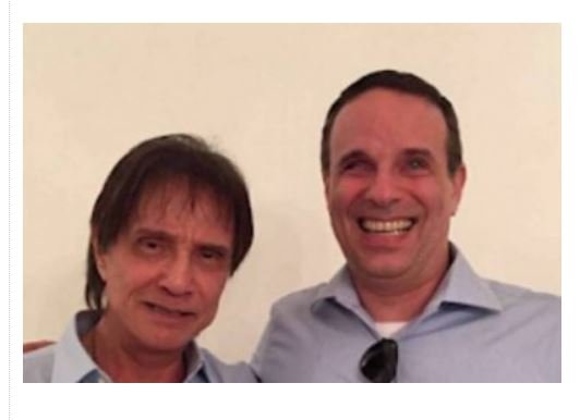 Filho diz que cantor tem um novo amor