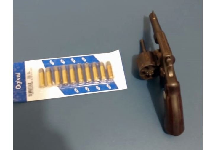 Parceria entre PMs de Guarita e Terra Nova prendem pai e filho com revolver e por direção perigosa