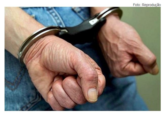 Pai é preso suspeito de filmar a filha de 11 anos tomando banho