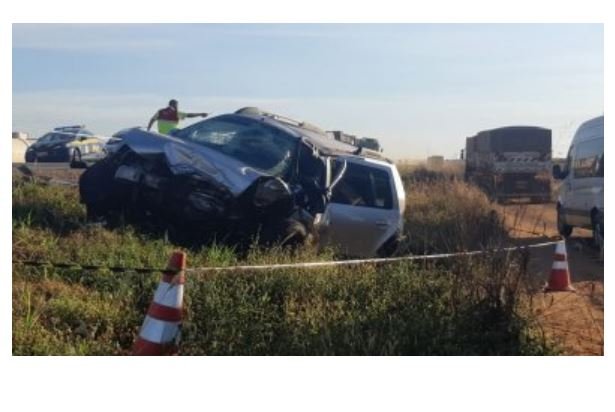 Carros batem de frente e duas pessoas morrem em MT
