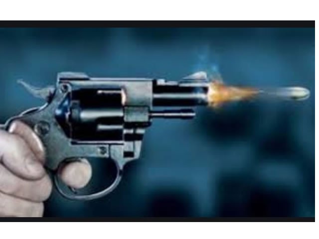 Jovem sai para comprar lanche e é baleado ao voltar para casa