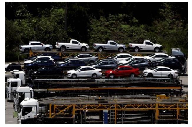 Venda de veículos novos desaba 76% em abril, diz Fenabrave
