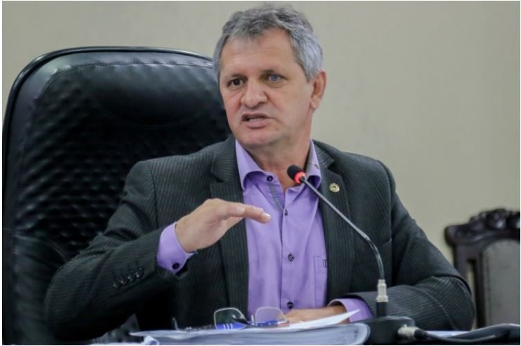 Em isolamento, deputado deve retornar com sua agenda logo o resultado do exame seja apresentado.
