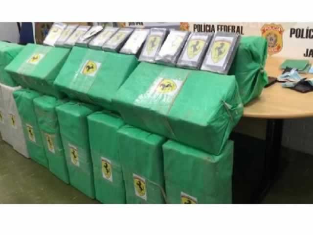 FAB, PF e forças policiais de MT apreendem aeronave com quase meia tonelada de cocaína
