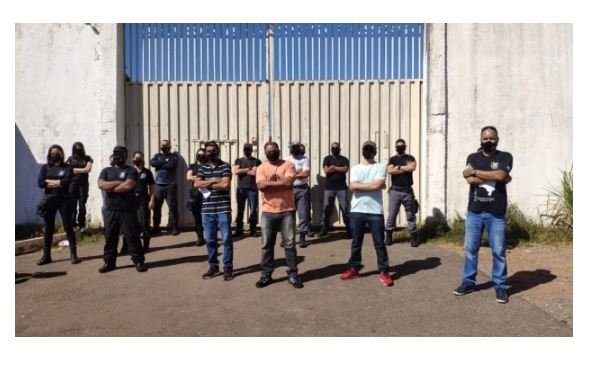 Servidores da Segurança fazem manifestação para cobrar testes rápidos de Covid-19 em presídios de MT