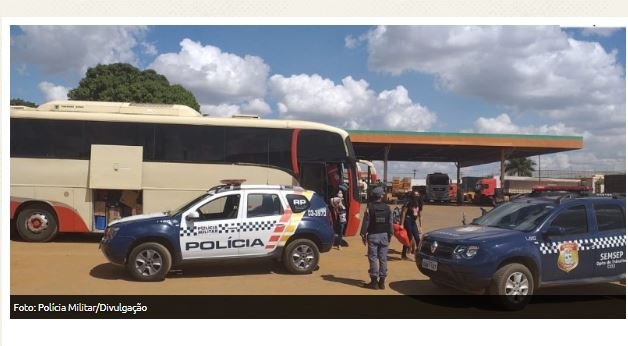 PM apreende ônibus clandestino com 35 passageiros em Sorriso.