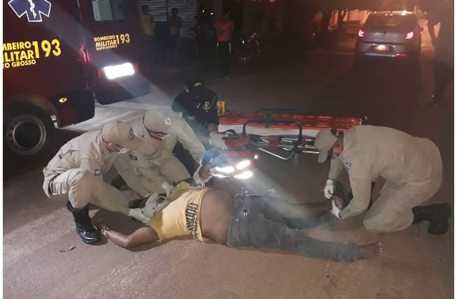 URGENTE: Homem em Colíder fratura perna e clavícula em acidente de moto com carro. (Video)