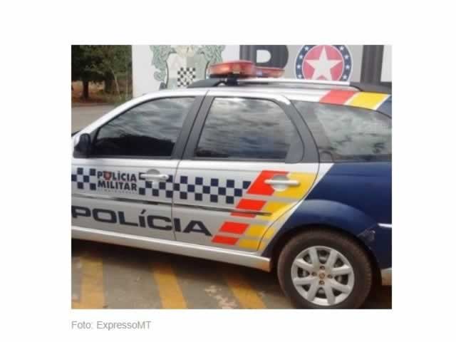 Casal se desentende e mulher joga água quente no marido