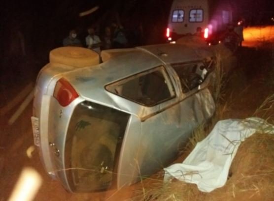 Homem morre após ser arremessado de carro durante acidente