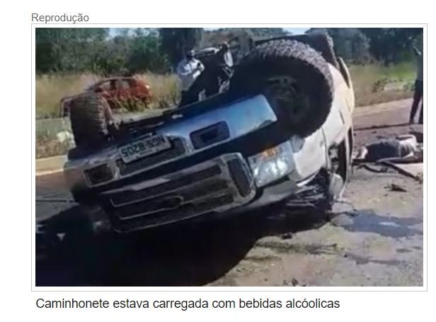 Caminhonete capota e ocupantes são arremessados no asfalto
