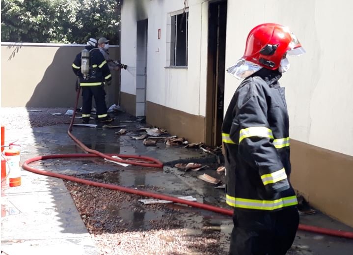Incendio destroi deposito de casa de caridade em Colíder. (Video)