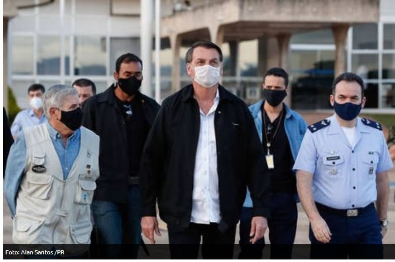 Bolsonaro sanciona lei que torna uso de máscara obrigatório