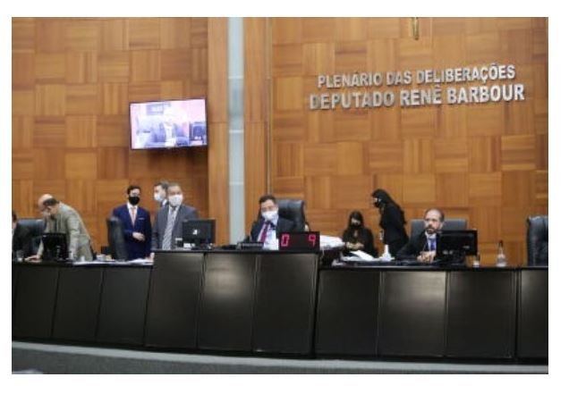 Assembleia aprova idade mínima para aposentadoria de servidores com 17 votos