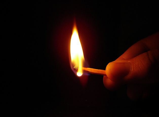 Durante briga, marido tenta atear fogo na mulher