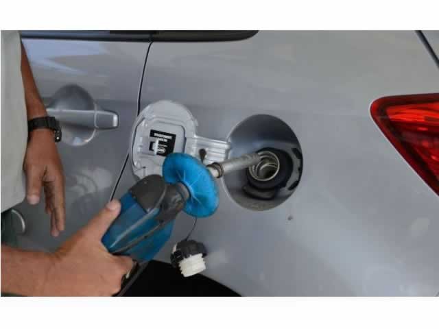 Petrobras anuncia reajuste de 5% para a gasolina nas refinarias