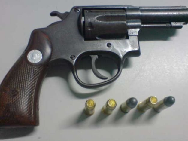 Adolescente mata amiga de 14 anos ao tentar manusear arma