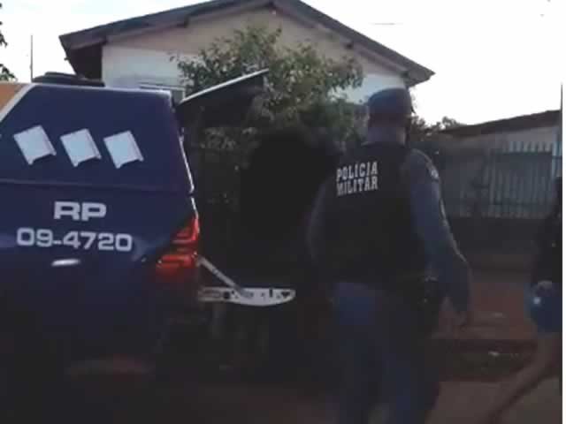 PM de Canaã acaba com festinha COVID é e atacado com mordidas.