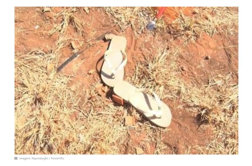 Adolescente é assassinado com dois tiros na cabeça em terreno baldio