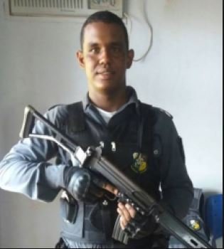 Depois de matar 4, PM ganha quase R$ 5 mil e dorme no ar