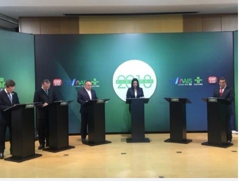 Em campanha no interior, Mendes falta a debate e é criticado por concorrentes