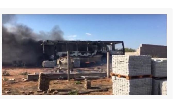Quatro ônibus ficaram destruídos por incêndio