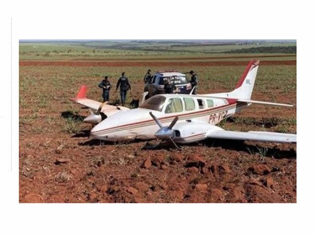 FAB escolta avião até MT; apreende 450 kg de droga e prende 2