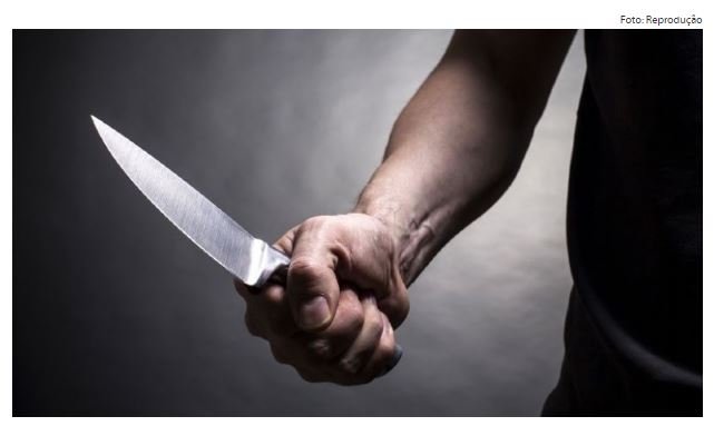 Filho de 11 anos salva mãe de ser morta com golpe de faca pelo ex-marido