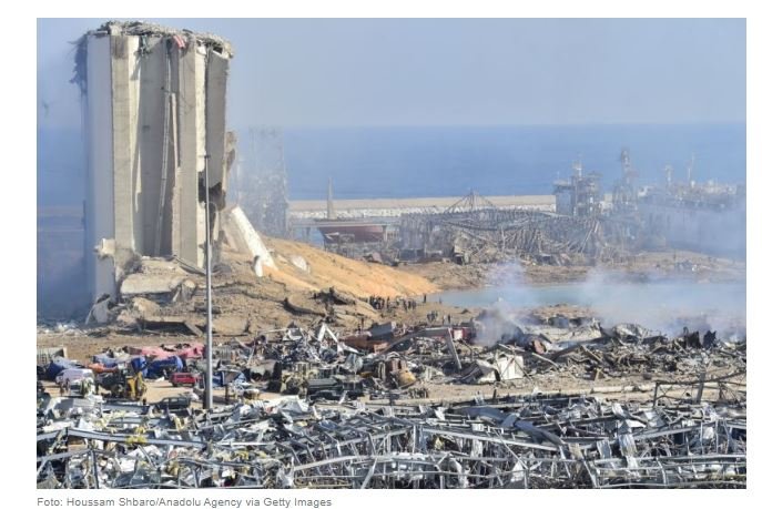 Equipes de resgates buscam sobreviventes de explosão em Beirute que deixou mais de 100 mortos e 4 mil feridos