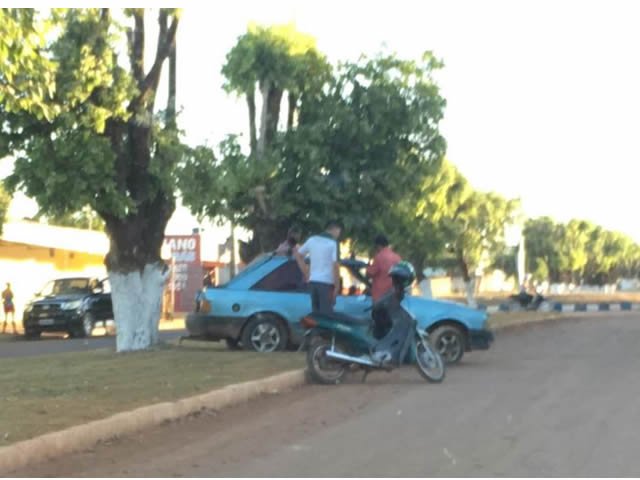 Homem alcoolizado em Colíder destrói traseira do seu veículo em acidente e acaba detido. (Fotos)