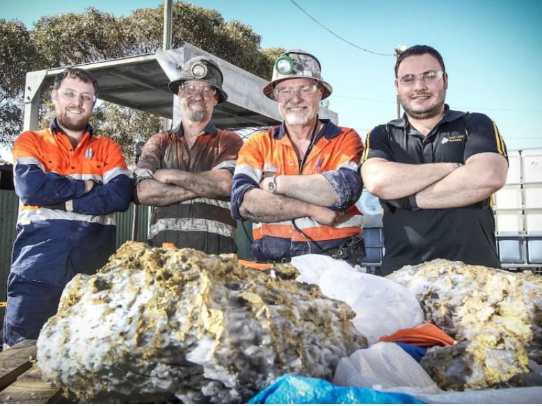 Mineiros encontram pepita de ouro de 90 kg na Austrália