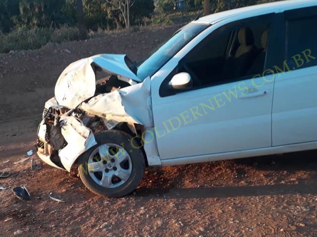 Dois veiculos em Colíder colidiram violentamente de frente na estrada do PA Veraneio. (Fotos)