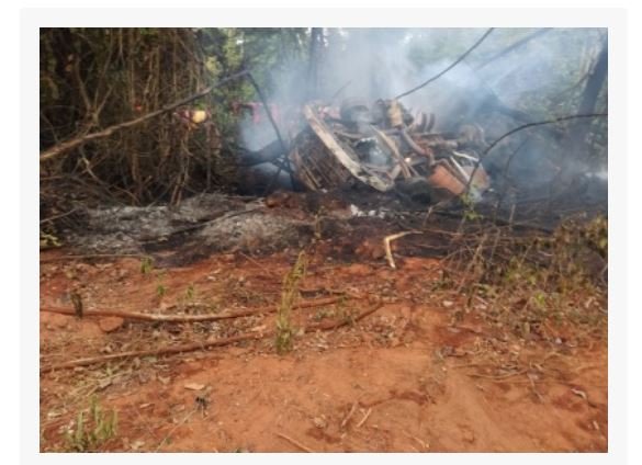 Motorista morre carbonizado após tombar carreta