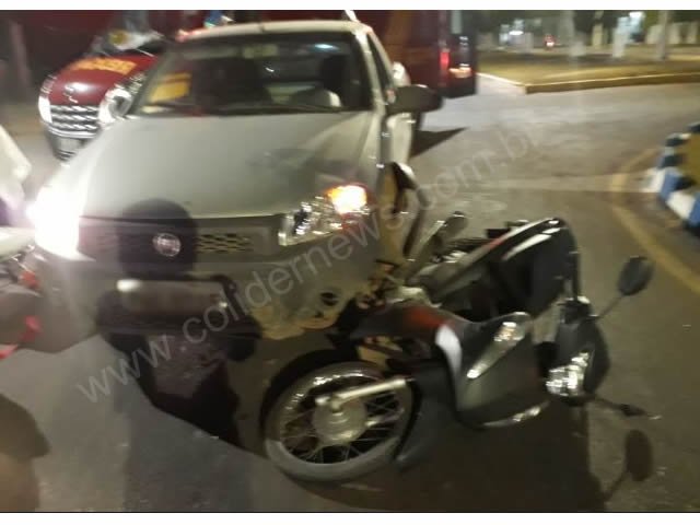 Motociclista em Colíder é colhida dentro da rotatória próximo ao antigo Angeloni. (Vídeo)