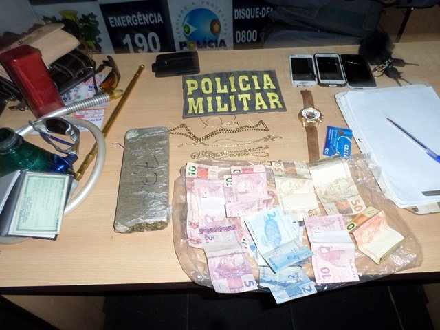 PM de Colíder apreende quase 1kg de Maconha com velha conhecida da policia. (Vídeos)