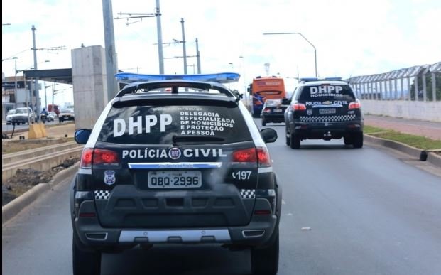 Polícia Civil cumpre mandados em investigação de triplo homicídio