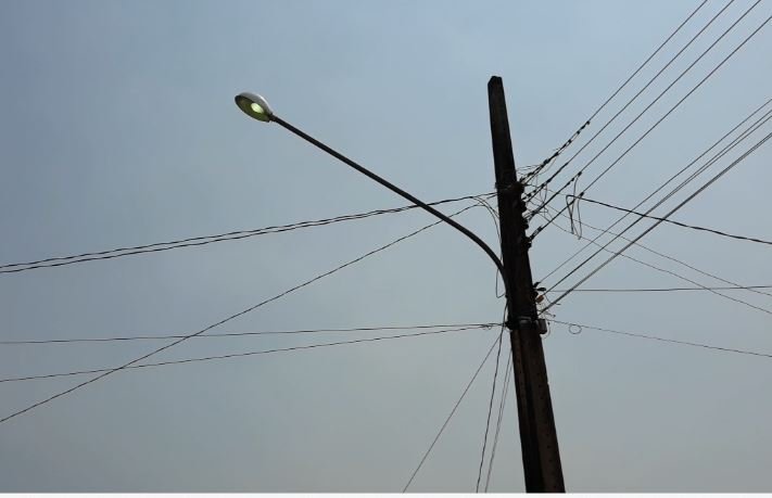 Dinheiro no ralo, lampadas em Colíder ligadas durante o dia.(Vídeo)