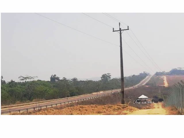 Índios aguardam em acampamento – as margens da BR-163 – resultado de audiência com a Justiça Federal