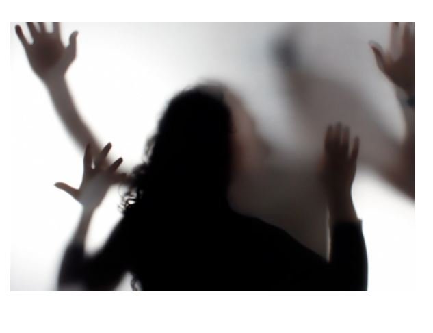 Homem invade casa da ex com facão