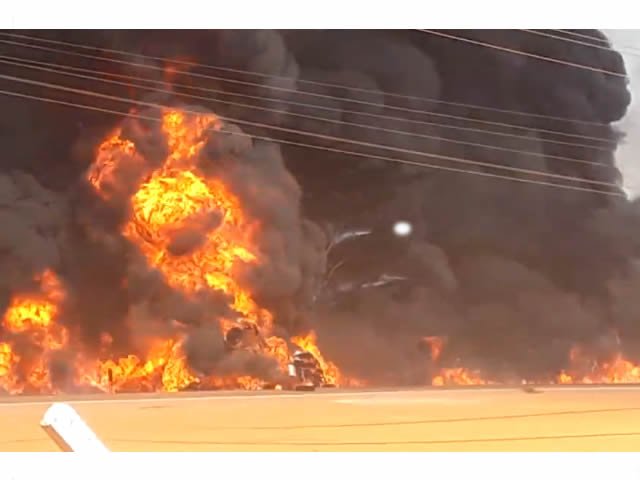 Duas pessoas morrem em acidente entre carretas na BR-163. (Video)