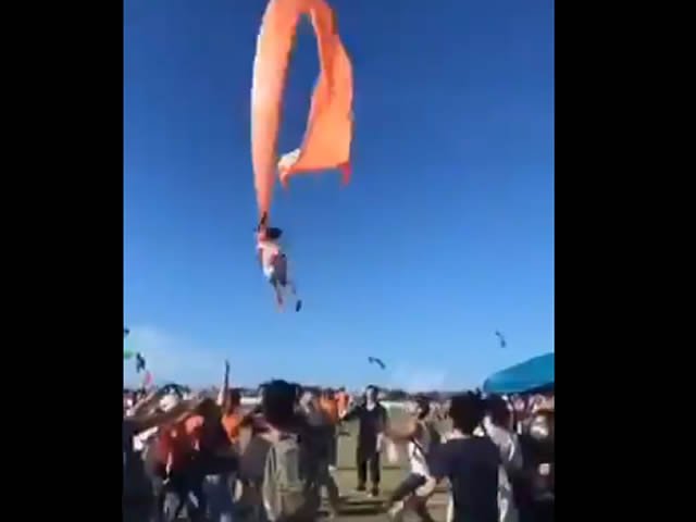Criança de 3 anos é levada por pipa em festival