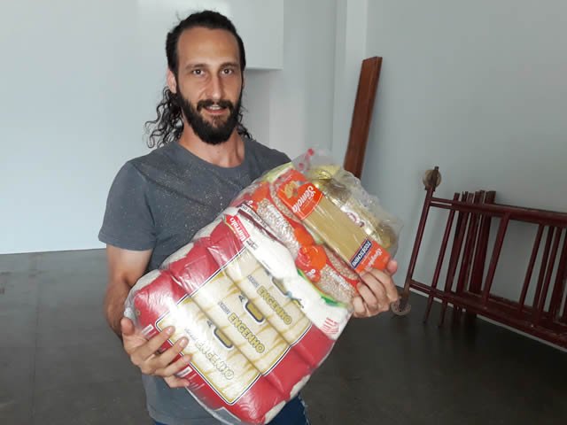 Estância Betel Leilões faz a doação de 100 cestas para o Rotary de Colíder. (Vídeo)