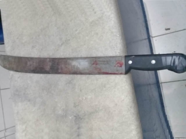Mulher em Colíder com várias passagens desfere golpes de facão em morador de rua.