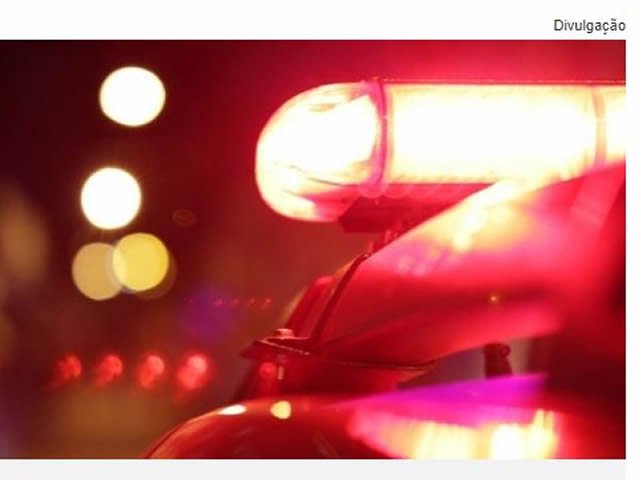 Homem é agredido a vassouradas em lanchonete