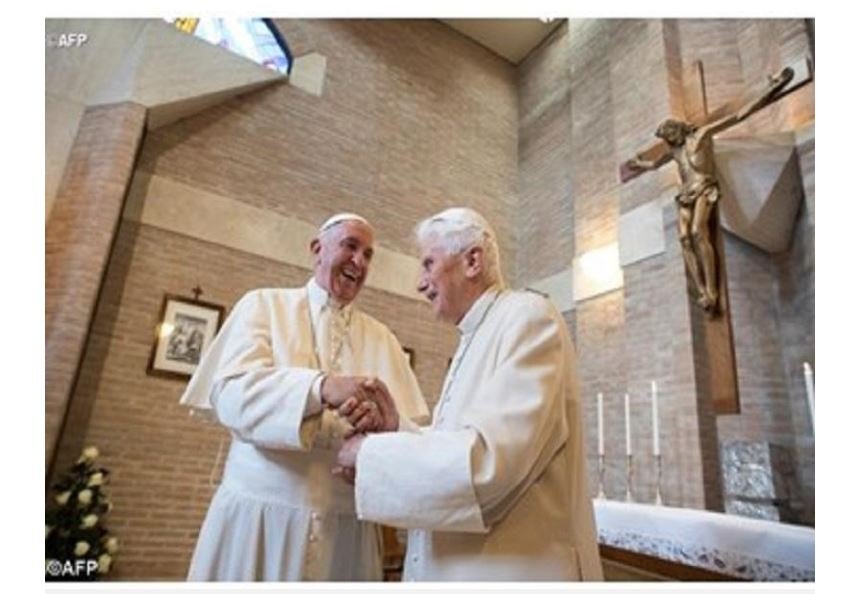 Papas Francisco e Bento XVI lançam livro feito a quatro mãos