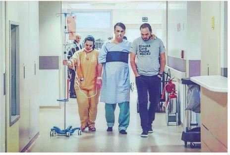 Bolsonaro retoma alimentação líquida via oral, diz boletim médico