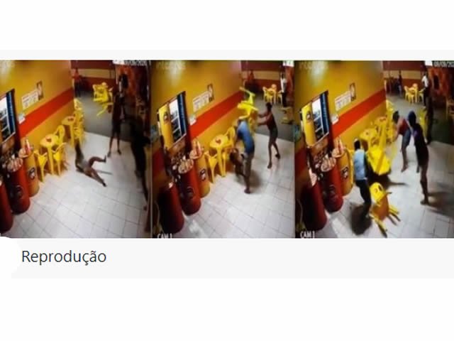 Vídeo mostra homem esfaqueando a esposa no bar; assista
