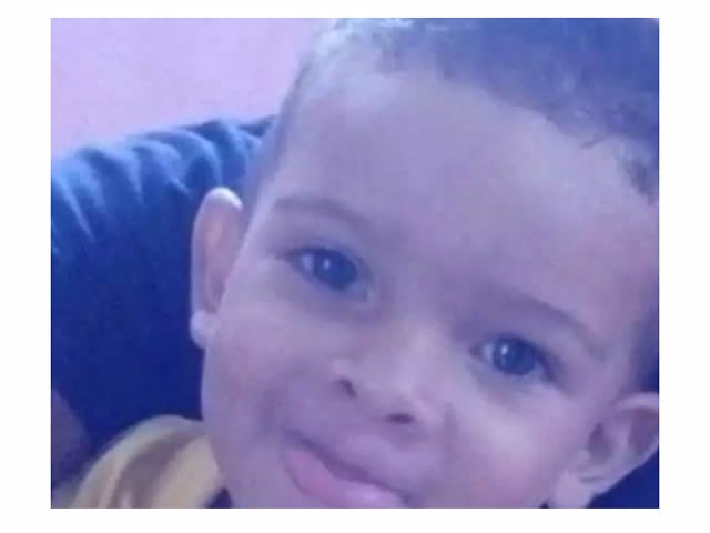 Pai mata filho de 3 anos a facadas e transmite ato por videochamada no whatsApp para a ex